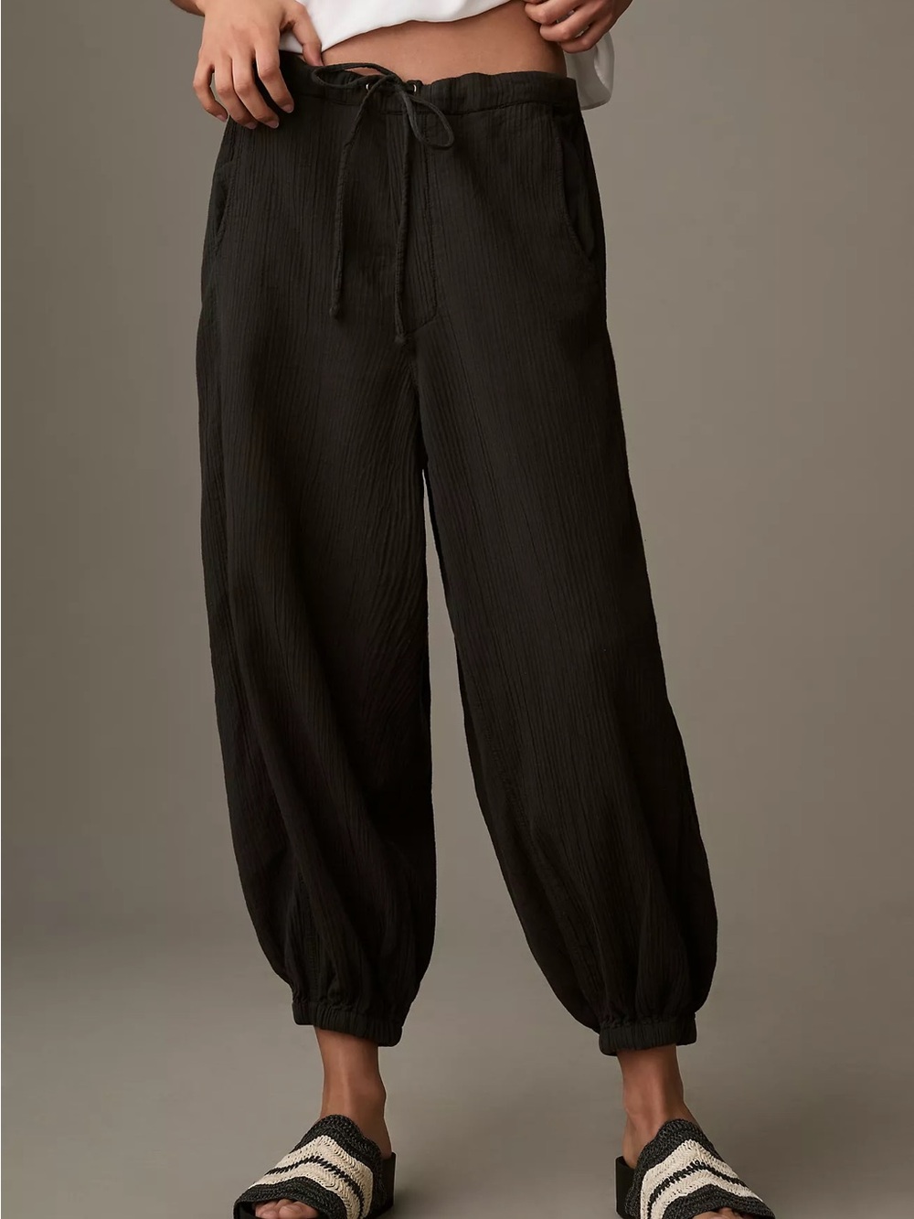 Anthropologie Pilcro Seersucker Parachute Pants in dark grey size XL
